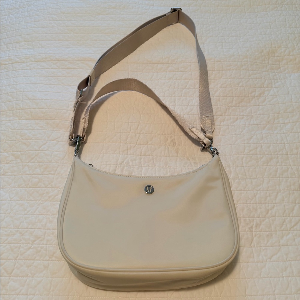 NWOT Lululemon City Essentials 3L Shoulder Bag